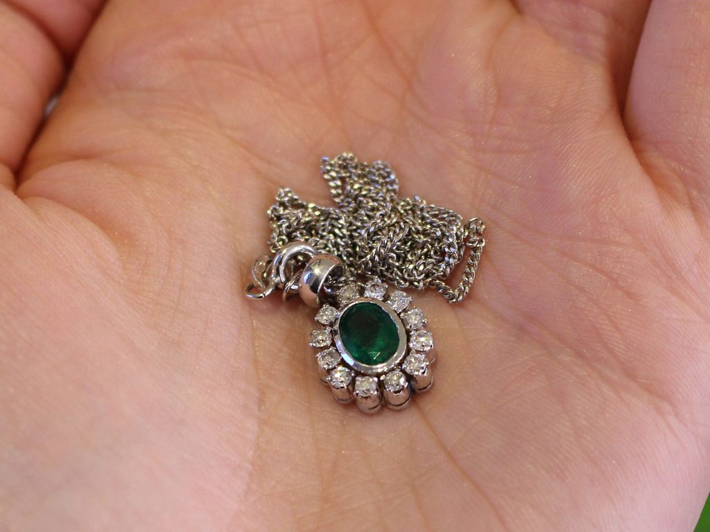 untangle a necklace