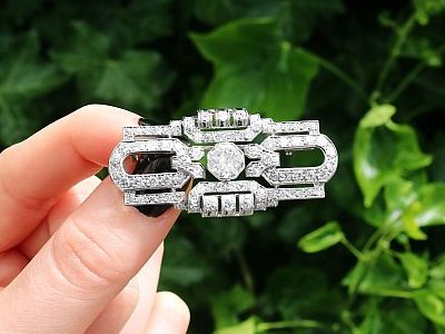 Common Gemstone brooch