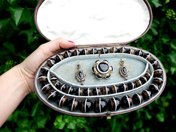 Victorian jewellery set