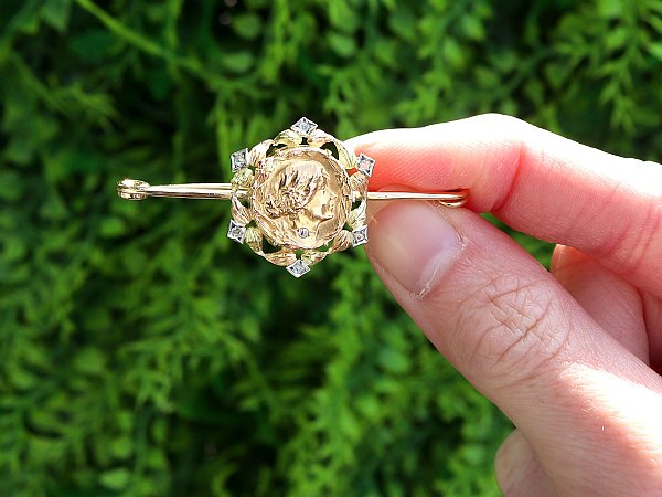 Trendy Art Nouveau Brooches