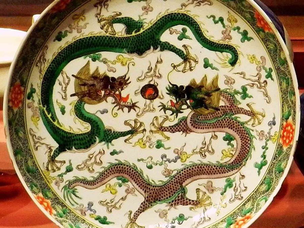 Valuable Antique Dishes in the World