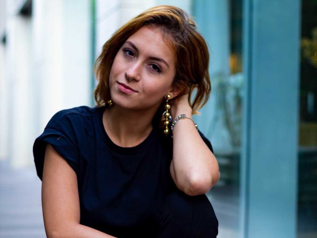 What Colour Jewellery Suits Brown Hair