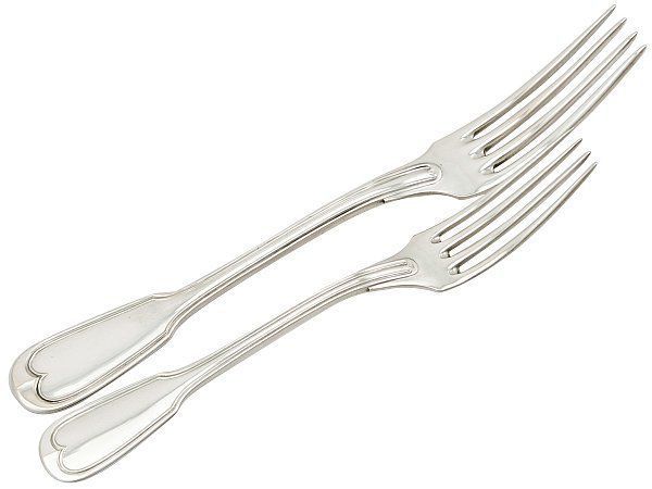 How to hold cutlery