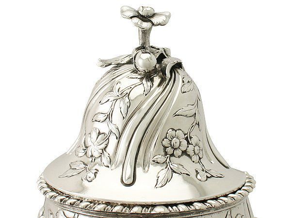 Finial in the form of flower
