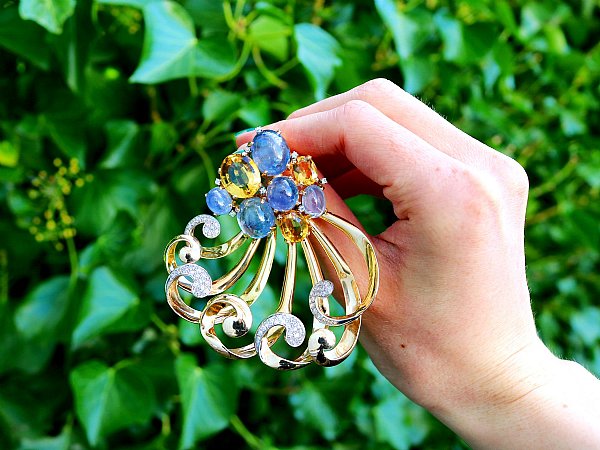 Jewellery to Wear with Grey Hair