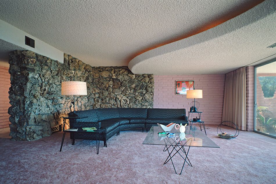 Mixing Mid-Century Modern and Traditional Furniture