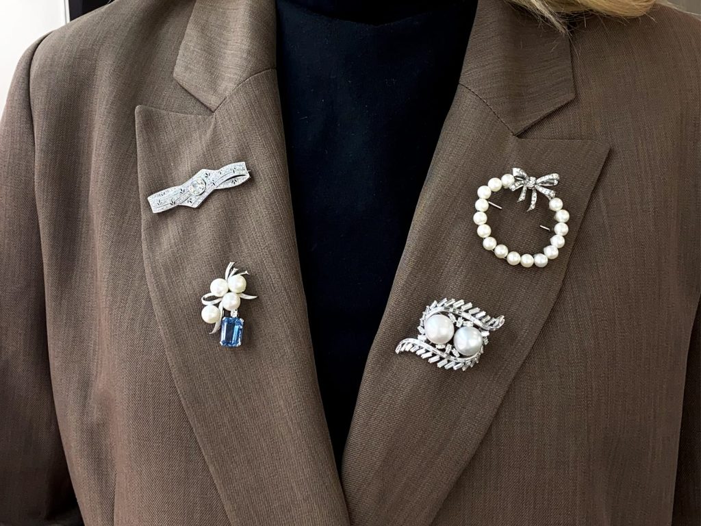 Modern brooch wearing