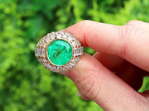 Colombian emerald ring