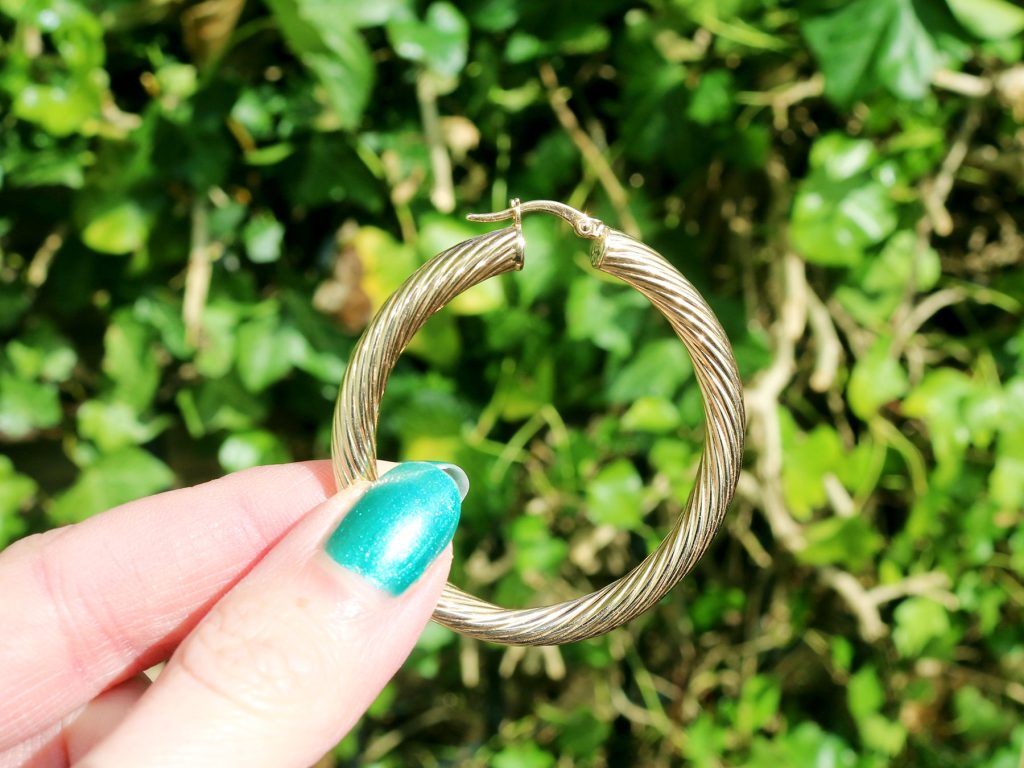 gold hoop earrings 