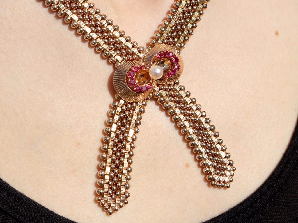 unique 1960s necklace