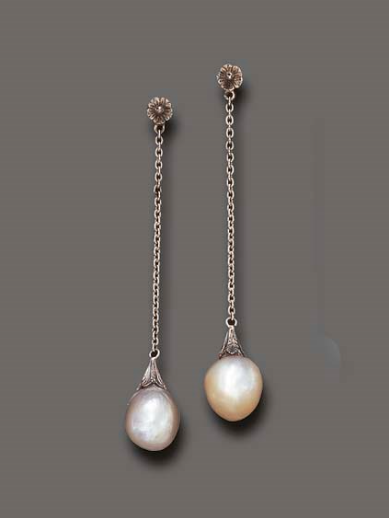 marias pearl earrings
