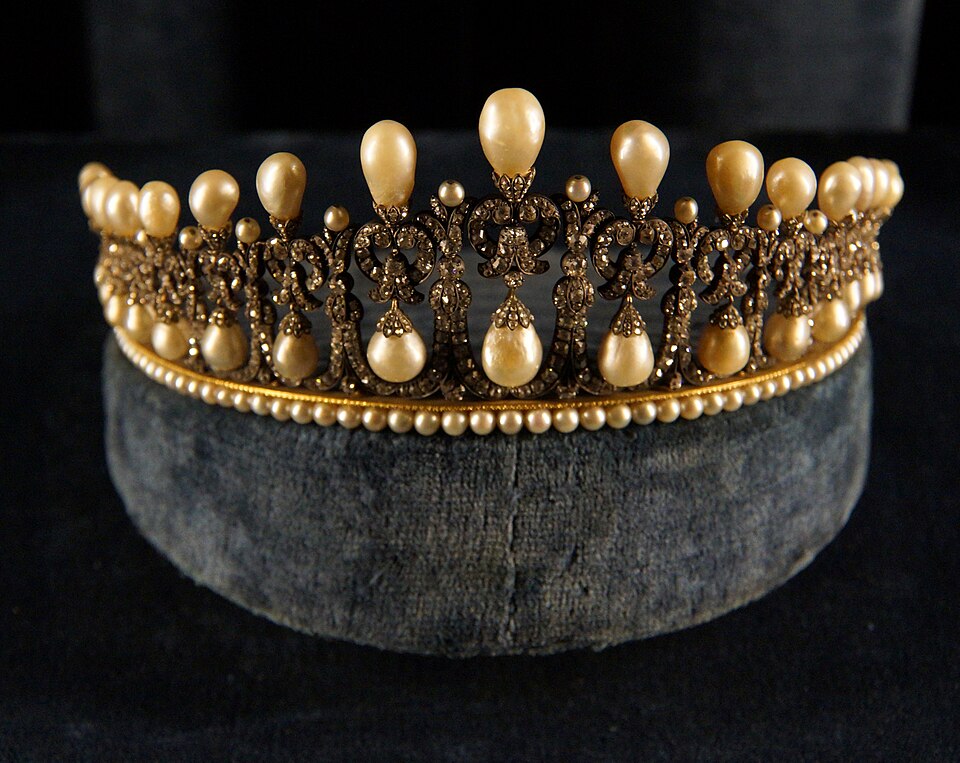 Lover’s Knot Tiara.