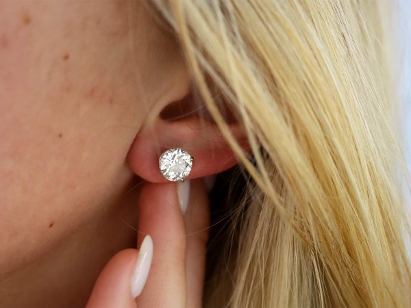 diamond stud earring