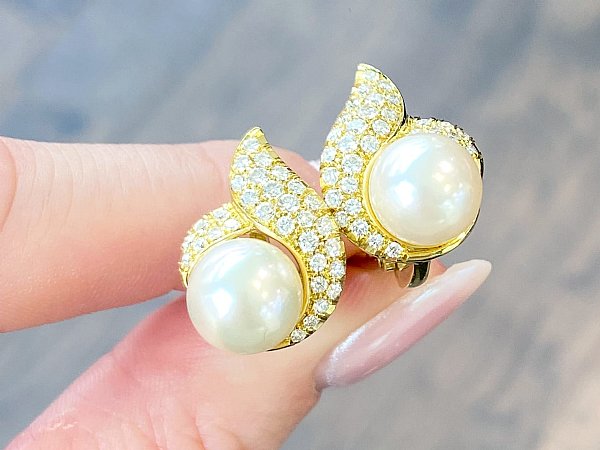 pearl earrings to match pink dress