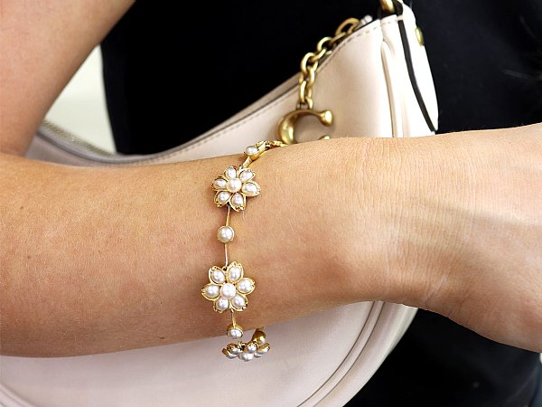 pearl and yellow gold bracelet